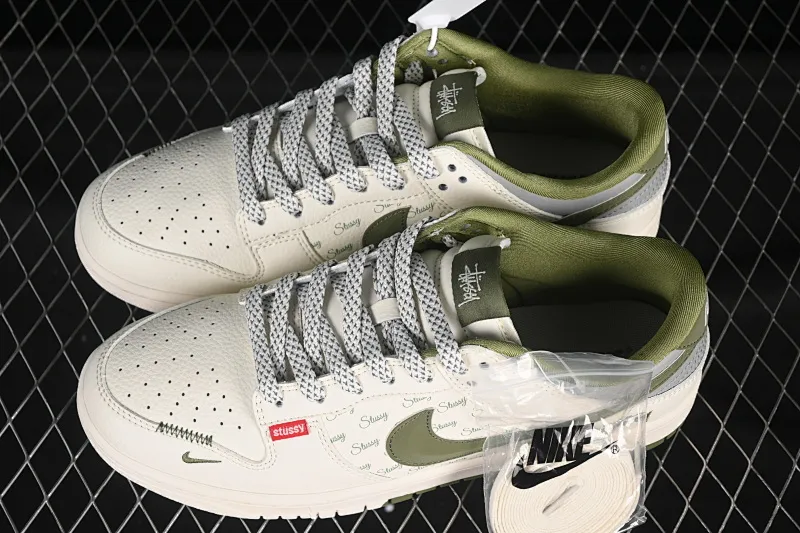 All categories Nk SB Dunk Series Nk SB Dunk Low High-end customized low-top sneakers Nike SB Dunk Low Stusi co-branded three-dimensional green hook Anniversary high-end customized low-top casual sneakers XS6089-538